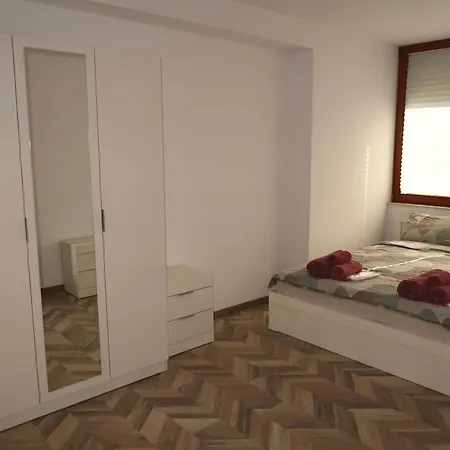 Draganovi 8b アパート カザンラク