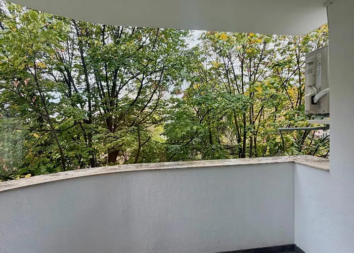 Draganovi 8b アパート